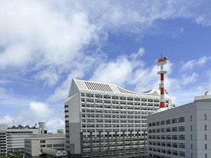 那覇の中心街【県庁・国際通り・デパート】まで徒歩10分圏内の好立地★