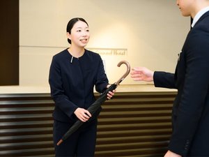お出かけ中の急な雨降りに。ビジネスや観光に便利な貸出用の傘を、フロントにて常備しております。