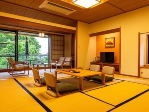 【庭園ビュー和室】庭園の緑を望む、落ち着きある和の空間