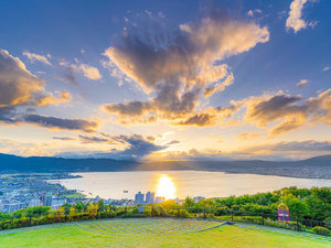 立石公園から望む諏訪湖の夕日