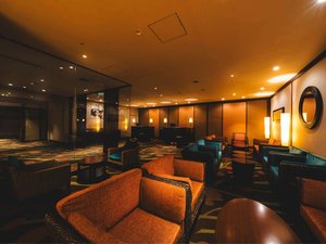 ラウンジ営業は15時〜18時です。ロワジールホテル那覇2階にございます。