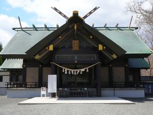 【当館から車で約5分】千歳の歴史息づく神社「千歳神社」