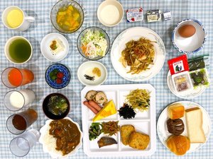 朝食はビュッフェスタイルでご用意しています。手作り惣菜などの家庭の味をお楽しみください。