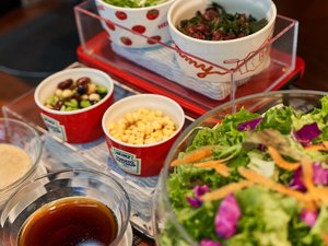 日替わり野菜の新鮮サラダバー