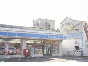 一番近いコンビニがローソン(徒歩4分)