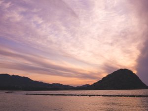 【菊ヶ浜】菊ヶ浜の夕景は「日本の夕陽百選」の一つ。当館から車で約5分。