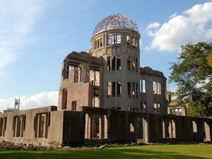 原爆ドーム(写真提供:広島県)