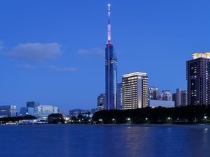 ホテル外観(夕方)