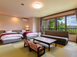 *【FORESTview湖畔側/和洋室】畳のお部屋にベッドを配置した、14畳のゆったりとした和洋室