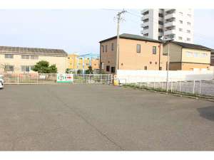駐車場 屋外約60台 ※予約不可 中大型車はお断りさせて頂く場合がございます。
