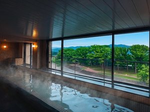 大楠と矢部川を見下ろす展望浴室