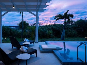 屋外プール(9時から22時まで営業)