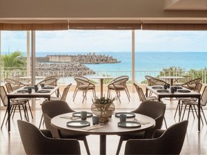沖縄の「蒼」を眺めながらのご朝食