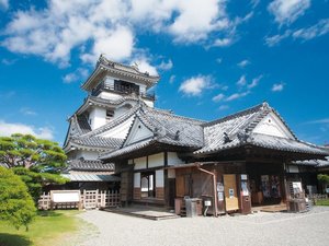 ◆高知城(天守閣) 徒歩約15分「画像提供:高知県観光コンベンション協会」