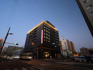 �yHOTEL THE 7�z�����΂̓��ŗ��̔�������Ȃ���A�S�����ނЂƂƂ����B