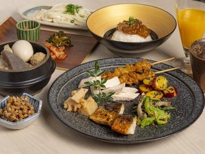 <朝食>明太子などのご当地名物や、豊富な野菜を使ったヘルシーメニューで、健やかな朝をお迎えください