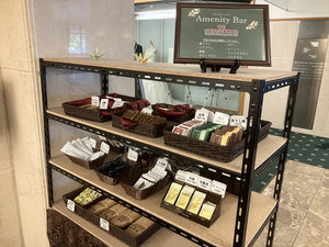 �t�����g���ɂ����ݕ��≻�ϕi�Ȃǂ̃A���j�e�B�o�[���������܂��B�����R�ɂ��������������B