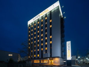静かな夜に佇む、優しい光のランドマーク