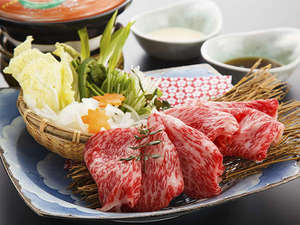 とちぎ和牛のしゃぶしゃぶはとろける旨さ。自家製の2種のたれでお召し上がりください