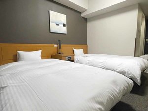 【ツインルーム】清潔感のあるお部屋でおくつろぎ下さいませ。
