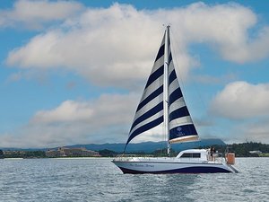 時間の流れとともに変える景色を楽しみながら海上を優雅に進むクルージング