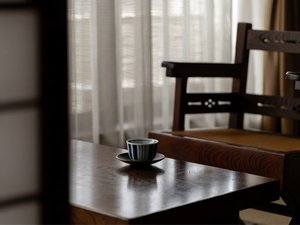 【和室10畳】伝統の息づく和室で静寂のひとときを。