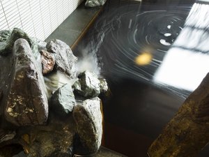 ◆温泉の色は茶黒の濁り湯です。
