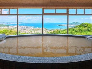 源泉かけ流しの湯と美しい景色を堪能