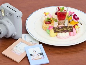 【アニバーサリープラン】お好きなメッセージを添えたデザートプレートと一緒に記念撮影