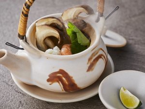 【極み会席】秋(2026年9月〜11月)先付 松茸土瓶蒸し
