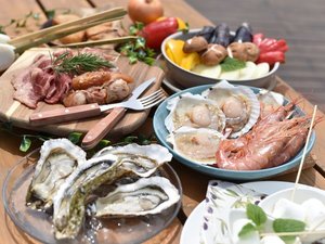 お肉に海鮮、ご当地食材にスモアキット、充実の食材で贅沢にBBQ!