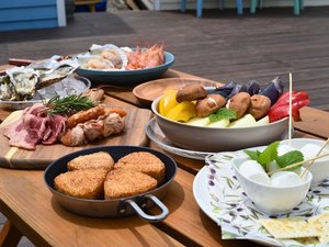 焼き上がりを待ちながらみんなでおしゃべり。そんな時間もBBQの醍醐味ですね。
