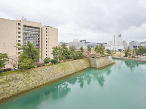 ・【周辺】徳川家康の次男・結城秀康により築かれた城の石垣と堀が残っており、福井の歴史を感じられます