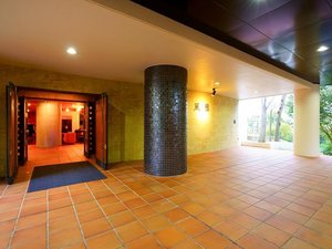 �y�G���g�����X�z