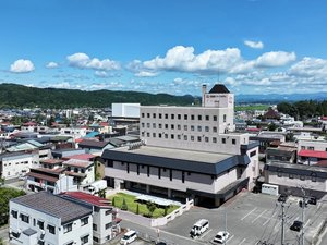【感動鹿角パークホテル】秋田県鹿角市の中心に位置し、鹿角花輪駅より徒歩5分の好立地。駐車場無料。