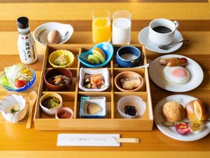【ご朝食】地元の食材を使用した、一日が元気にスタートできるご朝食をご用意しております。