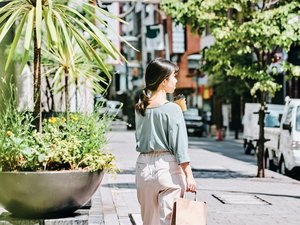 �}�o�ق�䏊�̗΂Ɉ͂܂ꂽ�i�̂���X�h�ԍ�h������B