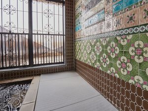 【女性大浴場】アンティークタイルのプラナカン・エアーバス