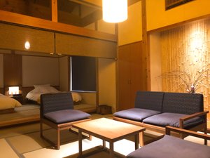 【離れ草庵53u】源泉掛け流し露天風呂付客室。天井が高く、開放感のあるモダンな造り(一例)
