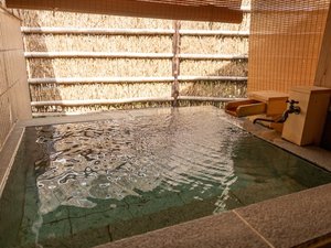 【離れ草庵53u】客室露天風呂は周りから見られる心配はありません。心ゆくまでお楽しみください。(一例)