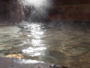 源泉かけ流し温泉で癒しのひとときを。