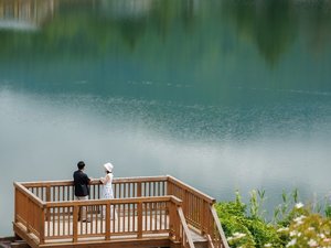 ホテル正面 展望デッキ 蓼科湖を望みます