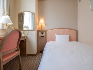 当館の代表的なお部屋タイプとなり、セミダブルベッド121cm×203cmをご用意しております。