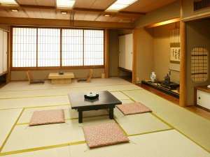 【本館】トイレ付き和室です。