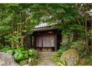 【熊本県湯布院の高級ホテル・高級旅館】開花亭～全室露天・内湯付き離れの宿