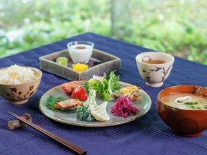 『八ヶ岳のおばんざい』を取り入れたご朝食