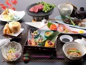 秋のご夕食一例 〜地元の食材を使ったお料理を月替わりでご用意しております。〜※イメージ