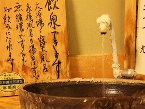 【飲泉所】飲泉もできるやさしい谷川の湯。