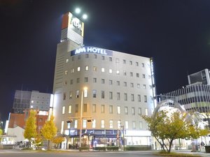 豊橋駅東口徒歩2分。駅からの地下道とも直結で便利な立地です!