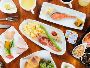 オーガニック食材を使用した朝食定食をご堪能ください。(前日までにメニューをご選択ください。)